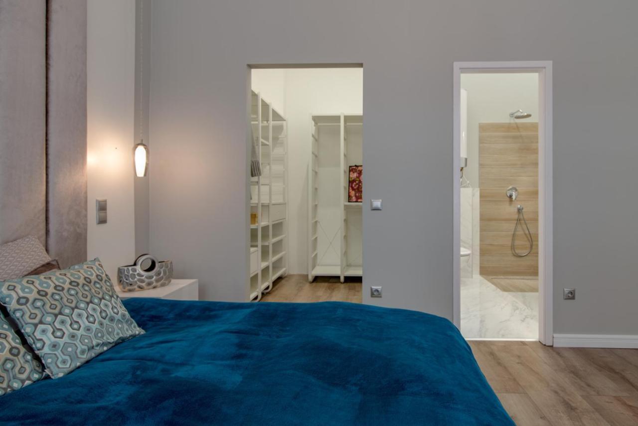 Helios Downtown Martha Apartment *