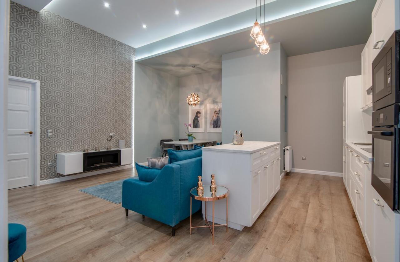 Helios Downtown Martha Apartment