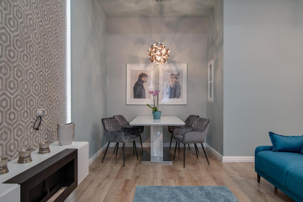 Helios Downtown Martha Apartment